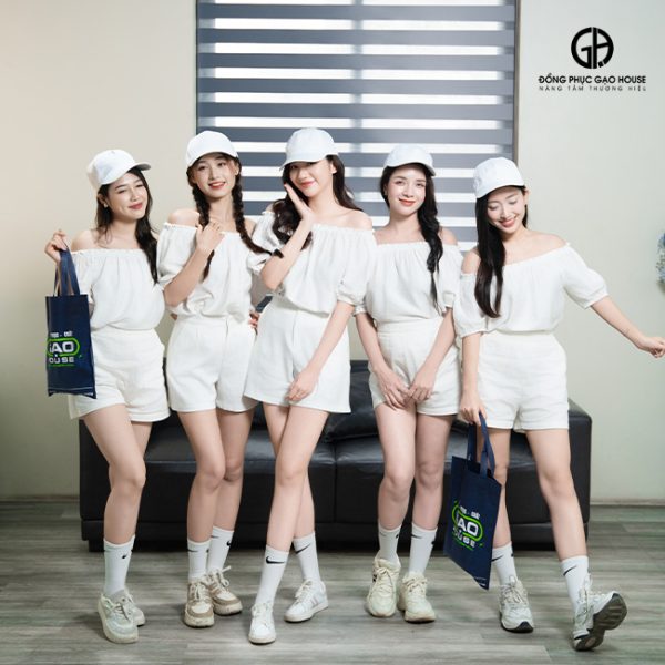 đặt may đồng phục nhóm đi du lịch